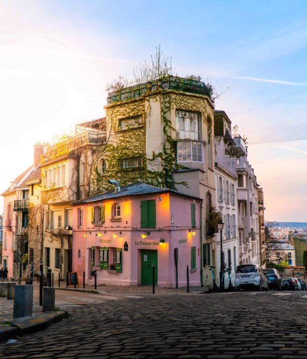 walk in montmartre